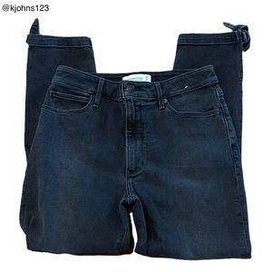 Abercrombie & Fitch Women's High Rise Ankle Ties
Jean Size 28/6S Black